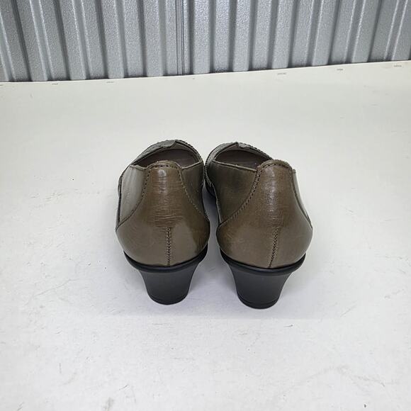 SAS Sonyo Slip On Heel Bronze Patent Leather Cut Out Kitten Size 7.5 M Comfort - Picture 3 of 9